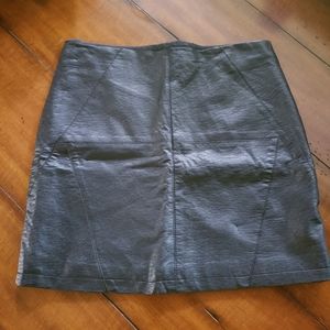 🌺H&M Divided Faux Leather Mini Skirt